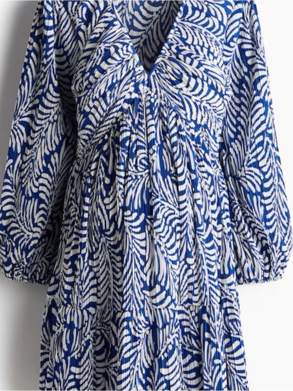 H & M Mama Blue & White Patterned V-Neck Tiered Maternity Dress